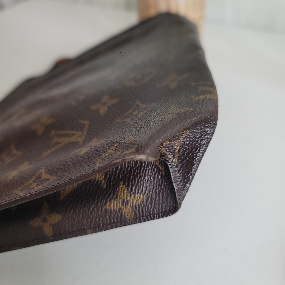 Louis Vuitton Monogram Large Pouch - Picture 5 of 8